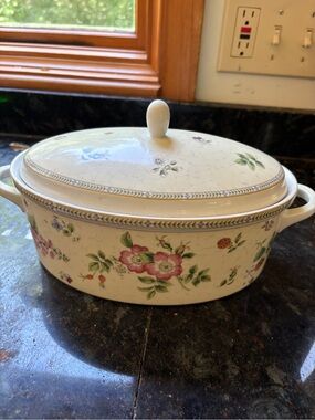 Wedgwood Fleur 2 Quart Oval Covered Casserole Dish W/Lid Fine China 1997 Retired